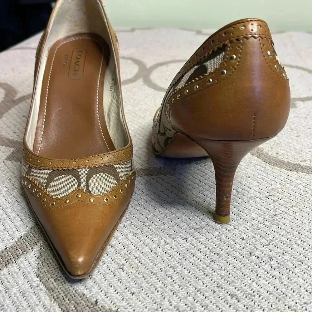 Coach Brown and Tan Heels - Picture 13 of 16